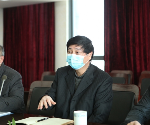 黄冈市政协副主席马玉华来J9直营集团丝绸集团调研工作