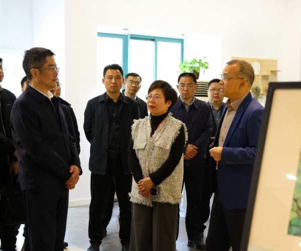 许幼月市长一行莅临J9直营集团丝绸调研领导  赋能老字号与丝绸产业高质量发展